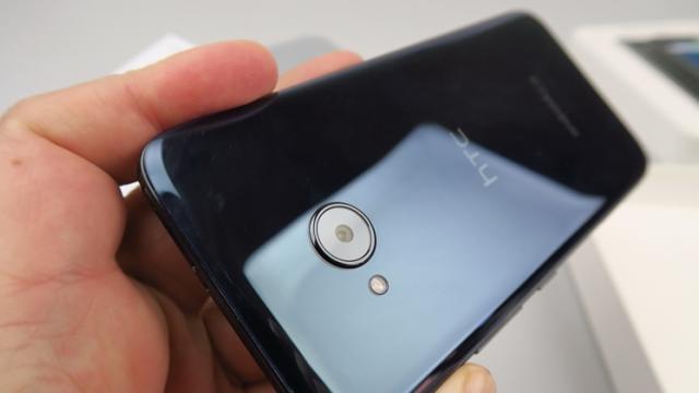 <b>HTC U12 Life va opta pentru un ecran cu decupaj, susține leaker-ul Evan Blass</b>Dacă credeați să taiwanezii de la HTC nu vor adera la trendul decupajului din ecran, v-ați înșelat pentru că fix un astfel de telefon ni se pregătește. Vestea vine din partea reputatului leaker Evan Blass care susține faptul că modelul U12 Life