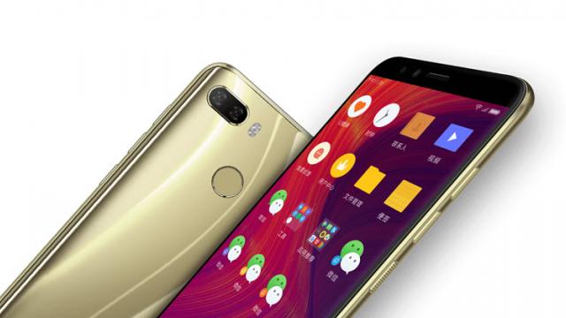 <b>Lenovo lansează telefoanele K5 și K5 Play; Au camere duale și ecran 18:9</b>Direct din China vine astăzi o nouă lansare, cea a smartphone-urilor Lenovo K5 și Lenovo K5 Play - modele de buget echipate cu panouri 18:9 și totodată camere duale. Dispozitivele de față nu se prezintă tocmai rău la nivel de look, dar avem parte