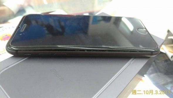 Galerie foto cu iPhone 8 și iPhone 8 Plus cu ecrane sărite: 171004-31577-1.jpg