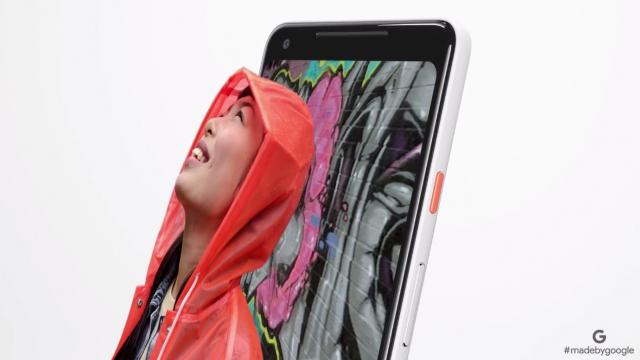 <b>Google Pixel 2 XL devine oficial: vine cu ecran de 6 inch, captură de tip portret cu cameră singulară şi tehnologie LG</b>Google a lansat multe accesorii şi terminale în această seară, inclusiv un laptop şi nişte difuzoare şi căşti inteligente, dar vedetele incontestabile au fost telefoanele Google Pixel 2 şi Pixel 2 XL. Pixel 2 a primit deja un material dedicat, iar acum..