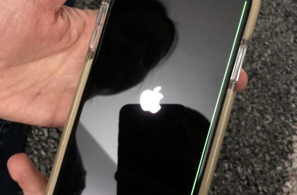 iPhone X Green Line of Death (linia verde a morţii): DN6Fi5kV4AEM454.jpg