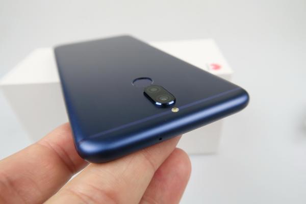 Huawei Mate 10 Lite Unboxing: telefonul cu 4 camere e aici, Huawei gândeşte "out of the box" cu designul (Video)