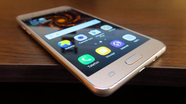 <b>[UPDATE: Acum și în România] Samsung Galaxy J5 (2016) primește update la Android 7.1.1 Nougat și în India; Iată țările în care este disponibilă această actualizare</b>Aproape de sfârșitul lunii octombrie aflam că update-ul la Android 7.1.1 Nougat și-a făcut apariția pe smartphone-urile Samsung Galaxy J5 (2016) din Polonia și Rusia, iar acum descoperim că actualizarea a sosit și pe piața din Rusia