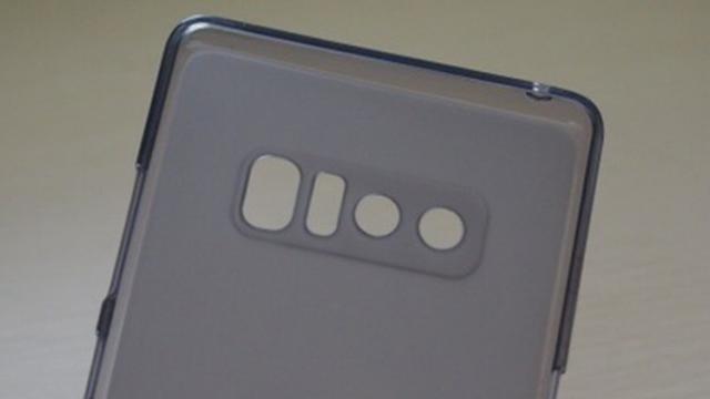 <b>Noi huse destinate lui Samsung Galaxy Note 8 apar online; de această dată în fotografii reale</b>La scurt timp după ce retailerul de accesorii Mobilefun.co.uk ne prezenta primele huse destinate lui Samsung Galaxy Note 8, iată că apar și fotografii reale cu asemenea carcase. Ele vin din China și ne reconfirmă acel setup al camerei duale de pe spate