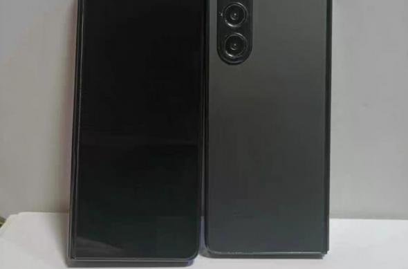 Machete Samsung Galaxy Z Fold5: z fold 5 dummy 2.jpg
