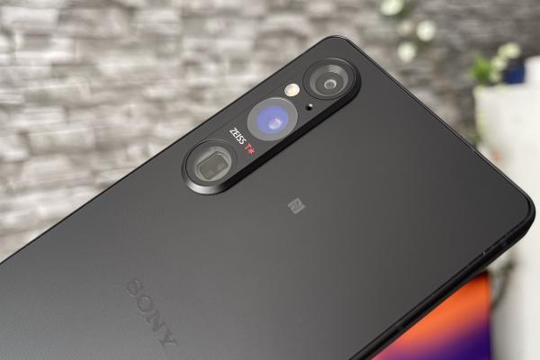 Sony Xperia 1 V: Cameră + accesorii doar pentru cunoscători, cu sincopă în low light