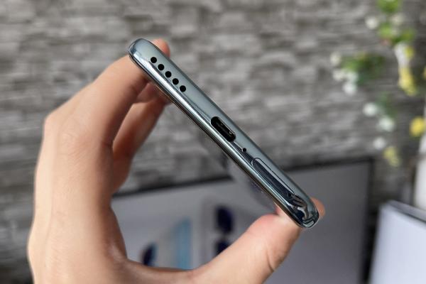 Honor 90: Audio pe bază de speaker singular, mai degrabă bun la gaming