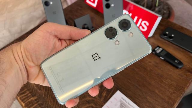 <b>OnePlus Nord 3 Hands On și impresii: s-a întors flagship killer-ul (Video)</b>OnePlus a adus în România pe 12 iulie noul său telefon midrange, Nord 3, care readuce în actualitate expresia "flagship killer". E atât de killer că OnePlus nici nu mai lansează un OnePlus 11T pe final de an. Propune procesor 