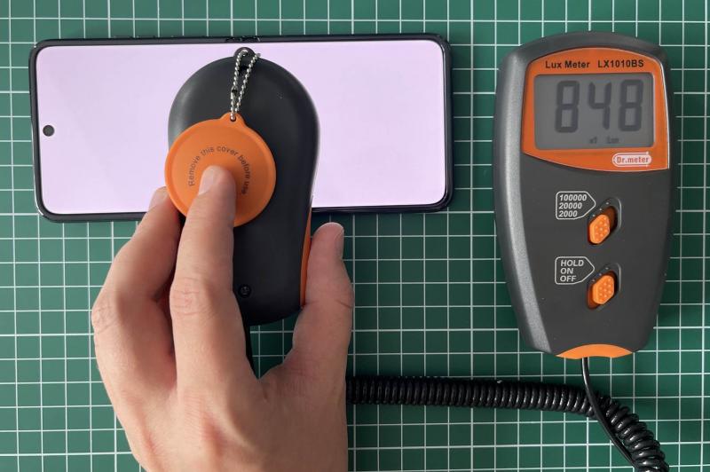 Motorola RAZR 40 - Teste Mobilissimo.ro: Motorola-RAZR-40-Display_002.jpg