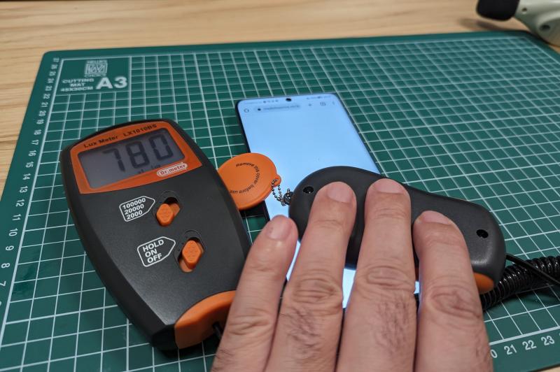 Luminozitate display Motorola Honor 90 și ecranul văzut la microscop: HONOR-90-teste_06.jpg