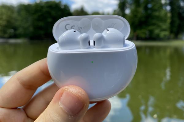 Huawei FreeBuds 4 - Fotografii recenzie