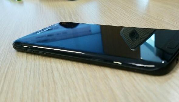 Samsung Galaxy S7 Edge Negru Glossy - Fotografii reale: s7-edge-glossy-black-6.jpg