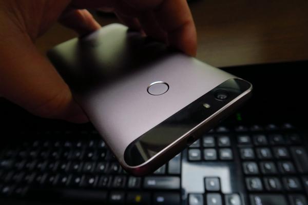 Huawei Nova: Design arătos, poate chiar mai arătos decât cel al lui Nova Plus