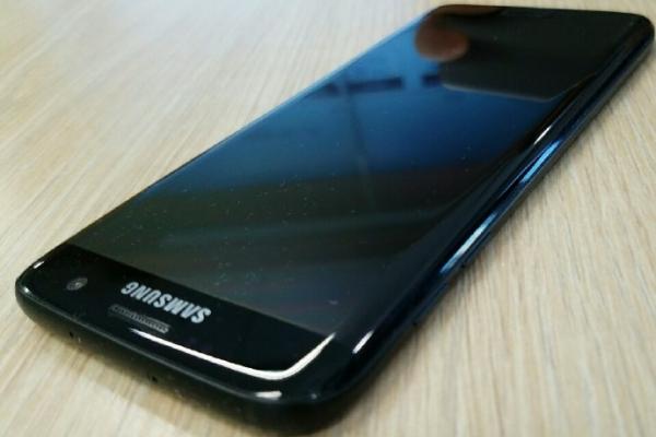 Samsung Galaxy S7 Edge Negru Glossy - Fotografii reale