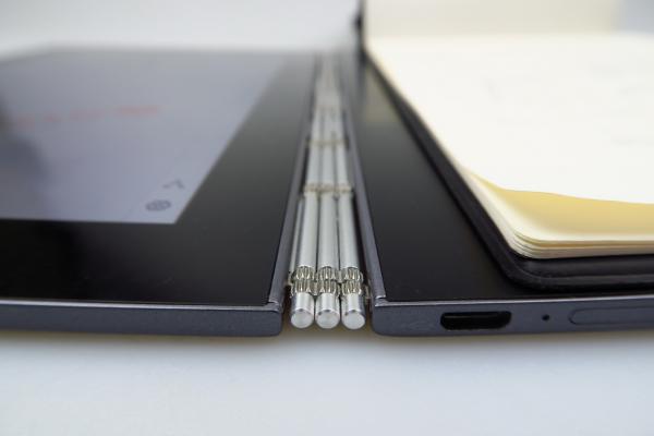 Lenovo Yoga Book: Design premiant, arta modernă şi Star Trek devenit realitate