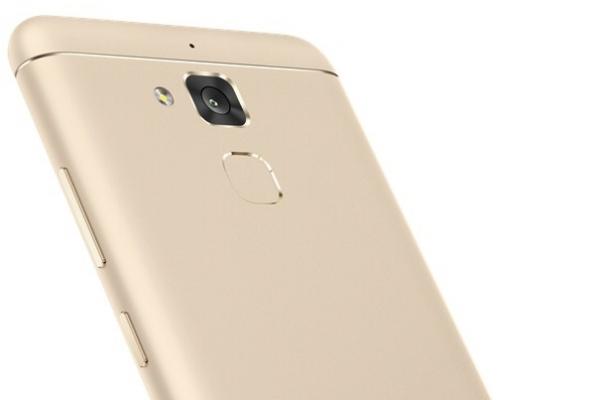 Asus ZenFone 3 Max (ZC520TL) este listat în oferta evoMAG; vine cu 3 GB RAM și baterie de 4130 mAh
