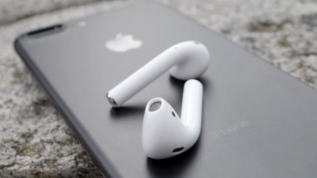 <b>Turul Magazinelor #14: Cel mai ieftin şi cel mai scump iPhone 7, iPhone 7 Plus de la noi, laptop Lenovo şi consolă Xbox cu oferte atractive</b>Pentru că majoritatea retailerilor şi operatorilor de la noi au început să afişeze oferte pentru iPhone 7 şi iPhone 7 Plus, fie la precomanda, fie pur şi simplu la comandă, aceste produse vor juca un rol important în turul magazinelor de azi.