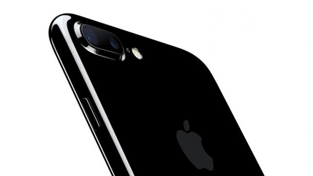 <b>iPhone 7 și iPhone 7 Plus la abonament! Iată o comparație între sumele practicate de către operatori pentru noile iDevice-uri!</b>În primele minute ale zilei de 16 septembrie, operatorii Orange și Vodafone au listat la precomandă noile smartphone-uri Apple iPhone 7 și iPhone 7 Plus - modele ce aduc camere foto actualizate, procesoare A10 Fusion, dar și certificare pentru rezistență