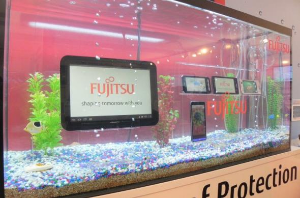 MWC 2012 & premii luminoase azi! Standul Fujitsu - telefoane rezistente la apă și foarte subțiri (Video): dscn0927jpg.jpg