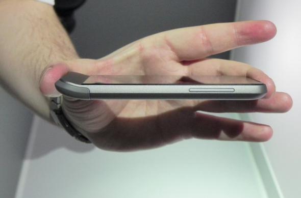 MWC 2012: HTC One V preview - ofertă low end În zona Android 4.0 și un design Legendar (Video): dscn9977jpg.jpg