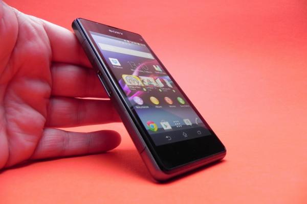 Sony Xperia Z1 Compact Review: cel mai bine dotat "mini", cu o cameră la nivelul lui Z1 (Video)