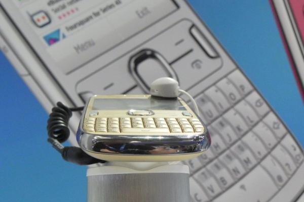 MWC 2012: Nokia Asha 302 Într-un preview detaliat - handset low end cu browser nou, Microsoft Exchange (Video)