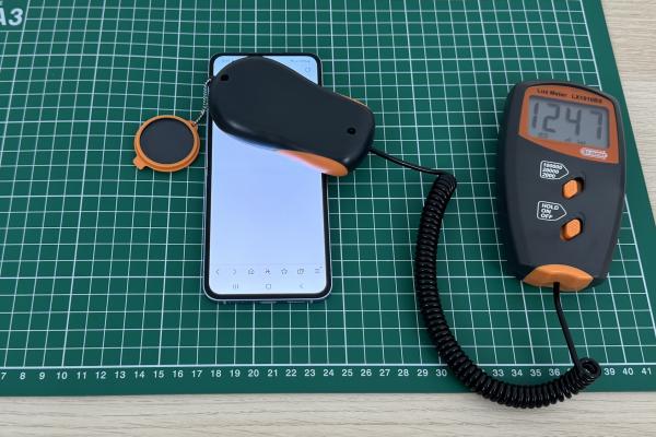 Samsung Galaxy Z Flip6 - Test luminozitate