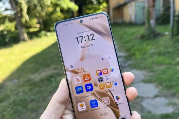 HONOR 200: Display cu nimic mai prejos de modelul Pro, protectiv cu ochii tăi