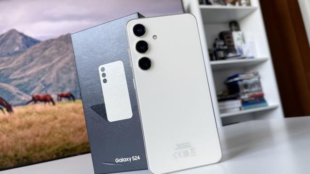 <b>Samsung Galaxy S24 înregistrează vânzări record; Profiturile Samsung cresc spectaculos în Q2 2024</b>Samsung tocmai a dezvăluit un raport financiar complet pentru al doilea trimestru din 2024. În ciuda scăderii generale a cererii pentru smartphone-uri din această perioadă, pare că seria Galaxy S24 a reușit să obțină o creștere de două cifre în ceea