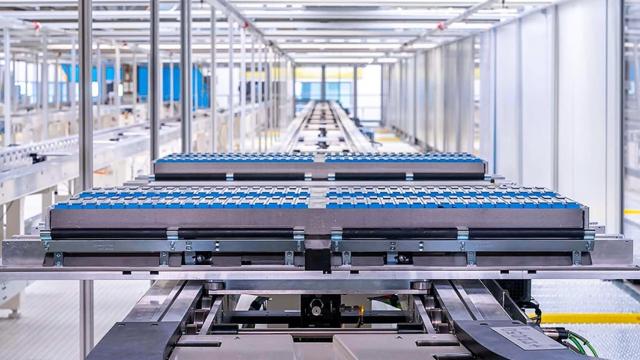 <b>Samsung revoluţionează bateriile automobilelor electrice cu o unitate care se încarcă în 9 minute</b>Samsung e gata de o revoluţie a bateriilor de pe automobilele electrice, dezvăluind o unitate nouă, care se remarcă prin autonomia generoasă, durata de viaţă, dar şi încărcarea rapidă. Mai rar aşa o tripletă perfectă.

