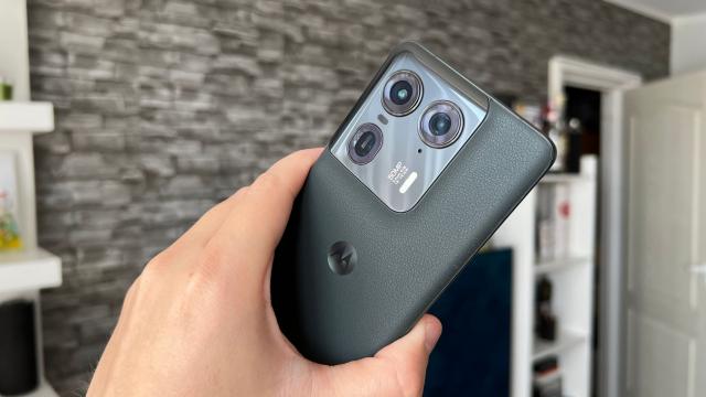 <b>Motorola Edge 50 Ultra prinde top 5 în DxOMark printre „cele mai bune camere din 2024”, categoria smartphone</b>Motorola Edge 50 Ultra a fost clasat în top 5 "cele mai bune camere de telefoane", din rândul celor lansate la nivel global în 2024, conform francezilor de la DxOMark. A primit astfel certificarea DXOMARK Gold Camera, destinată celor mai bune dispozitive