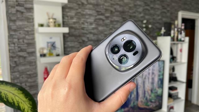 <b>Ofertă exclusivă Altex: Toate smartphone-urile HONOR primesc 15% extra-discount în aplicație</b>Dacă te gândești să îți achiziționezi un smartphone în această perioadă, cu siguranță urmărești ofertele retailerilor din România. Ei bine, prin intermediul BF.ro aflăm că cei de la Altex au o ofertă excelentă în aplicație, toate smartphone-urile HONOR