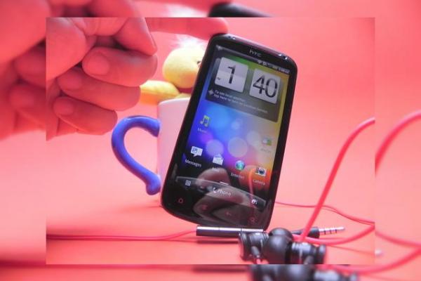 Review HTC Sensation XE - senzație de toamnă cu extra bas, cameră și grip of death...(Video)