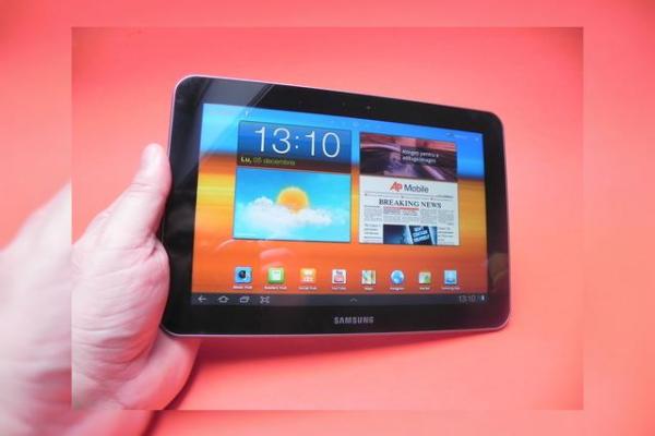 Review Samsung Galaxy Tab 8.9 - tabletă destul de mică și comodă pentru utilizatorul de rând, dar cu TouchWiz imperfect (Video)