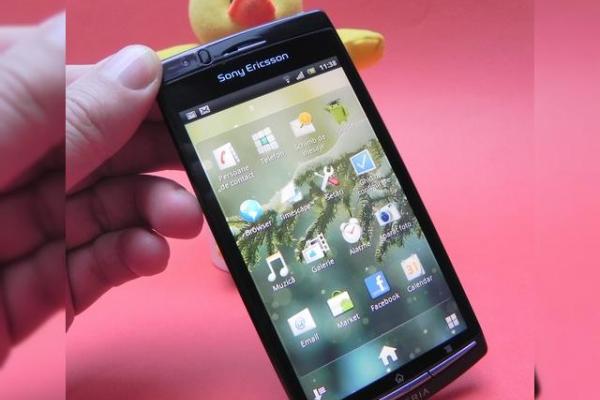 Review Sony Ericsson Xperia Arc S - mult din Xperia Arc, puțin În plus și o promisiune de evoluție (Video)
