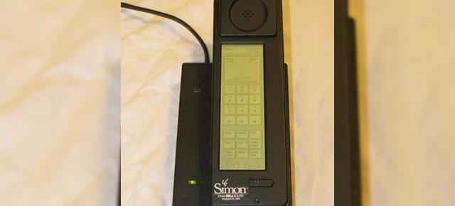 știați că: primul telefon cu touchscreen datează din 1993 - IBM Simon