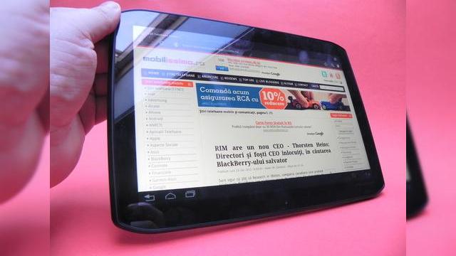 <b>Review Motorola Xoom 2 - tabletă cu design inedit, interfață fluidă, preț puțin cam mare (Video)</b>Motorola Xoom, zisa și tableta "Nexus", fiind prima de pe piața cu Honeycomb a avut parte și de un urmaș, anunțat la finalul anului trecut și pus în vânzare la începutul acestui an. Este vorba despre Motorola Xoom 2, cunoscut și sub numele de...