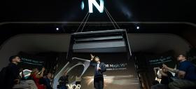 Honor Magic V5 a intrat în Guinness World Records; telefonul pliabil a susținut 104 kilograme în suspensie