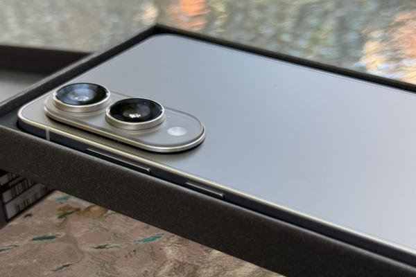 Samsung Galaxy S25 Edge Unboxing: cel mai subţire telefon din 2025 are mai multe în comun cu S25 Ultra decât crezi