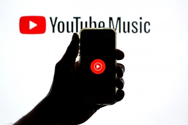 YouTube Music împlinește 10 ani, te anunță ce concerte sunt în oraș și oferă playlisturi comune