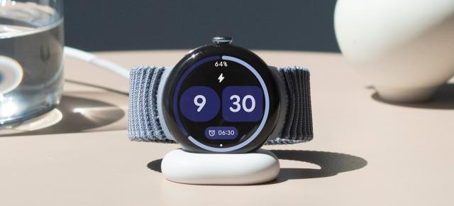 Google prezintă Pixel Watch 4: Smartwatch cu ecran Actua 360, AI integrat și funcție de comunicare prin satelit