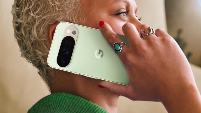 <b>Google Pixel 10 Pro XL prezentat în sfârșit! Camera-phone de top cu procesor Tensor G5, funcție Pro Res Zoom 100X, încărcare mai rapidă</b>Evenimentul de lansare Made by Google 2025, de pe 20 august, are ca protagoniști smartphone-uri din seria Pixel 10. Pe lângă două modele compacte, cu display-uri de 6.3 inch, compania aduce în lumina reflectoarelor Pixel 10 Pro XL. Este versiunea de top