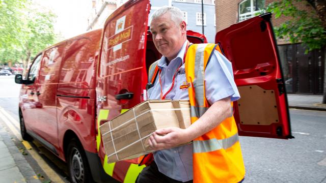 <b>Serviciile poștale din Europa opresc temporar trimiterea de colete în SUA din cauza noilor tarife</b>Mai multe servicii poștale europene - inclusiv din Franța, Germania, Spania și Marea Britanie - au anunțat că vor suspenda temporar livrările de colete către Statele Unite începând de săptămâna viitoare. Decizia vine ca urmare a măsurilor introduse..