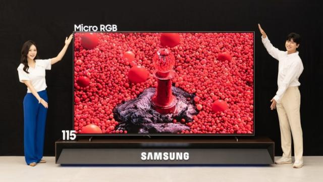 <b>Samsung vine cu Micro RGB TV și electrocasnice cu AI la IFA 2025; integrare completă cu SmartThings și One UI</b>Samsung se pregătește să expună la IFA 2025 o gamă de produse centrate pe AI, cu accent pe ecosistemul casnic. Printre noutăți se află primul Micro RGB TV, lansat recent în Coreea de Sud și așteptat curând în SUA, dar și o serie de electrocasnice