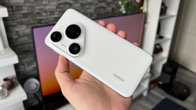 <b>HUAWEI Pura 80 Pro: Un design iconic, cu finisaje premium și acum certificare IP69</b>HUAWEI Pura 80 Pro calcă pe urmele predecesorului la capitolul design, doar că duce modulul din spate la următorul nivel și nu doar de dragul de a atrage atenția printr-o cameră mare, ci pentru că se întâmplă multe schimbări la setup-ul hardware 