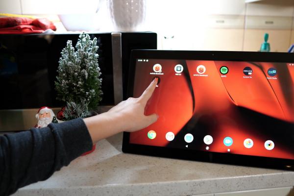 Allview Viva Home Review: tabletă ideală pentru bucătărie, relaxare, chiar şi în vizită la prieteni