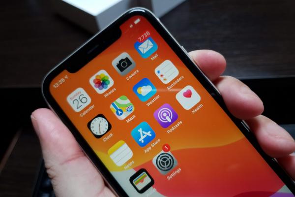 Apple iPhone 11: Display identic cu cel de pe iPhone XR