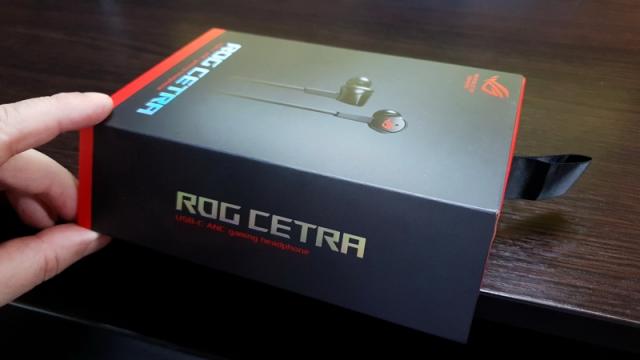 <b>ASUS ROG Cetra Review: cele mai bune căşti de gaming pentru gamerii de mobil, consolă portabilă, cu o anulare de zgomot care livrează ce promite</b>Nu ştiu ce aţi făcut voi în vacanţa de iarnă, dar eu m-am jucat... pe telefon. E vorba despre un ASUS ROG Phone II, la care am conectat o pereche de căşti ASUS ROG Cetra. Sunt foarte pretenţios la căştile alese