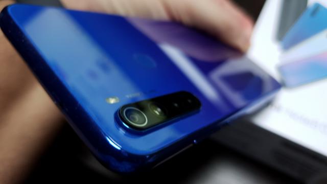 <b>Xiaomi Redmi Note 8T Review; Cel mai bun preț pentru un telefon cu cameră quad</b>Xiaomi Redmi Note 8T este probabil cel mai accesibil telefon cu camera quad văzut de noi până acum. E înrudit cu Redmi Note 8, de fapt e fix la fel, doar că îi adăugă NFC şi încărcare rapidă la 18W. Terminalul a debutat în noiembrie 2019 în România..