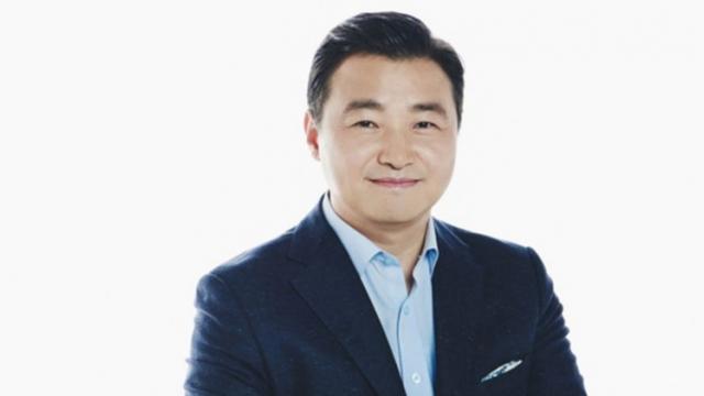 <b>Schimbări la Samsung! DJ Koh, șeful diviziei smartphone este înlocuit de către Roh Tae-moon</b>Începutul săptămânii nu aduce doar leak-uri pentru viitoarele terminale Samsung, ci și vești despre schimbări petrecute la nivel de conducere. Aflăm astfel că începând de astăzi divizia Samsung Mobile